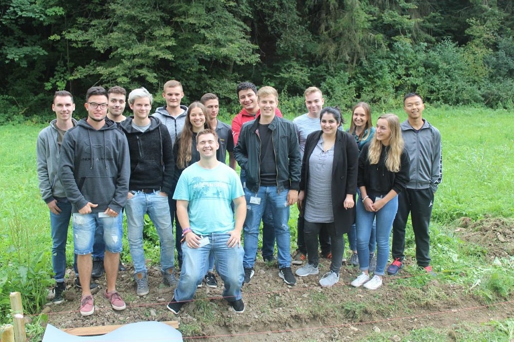 Team 2 buddelte wie wild. Und nahm sich trotzdem zwischendurch Zeit fürs Gruppenfoto.